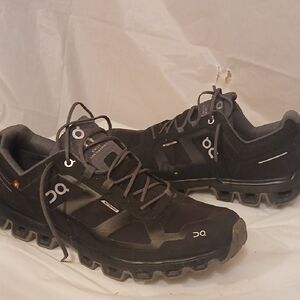 On Running Men's Black and Gray Athletic Shoes